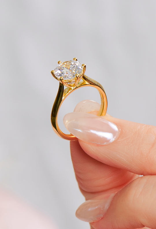 Abigail - Round Brilliant Cut Diamond Engagement Ring Set in 6 claws