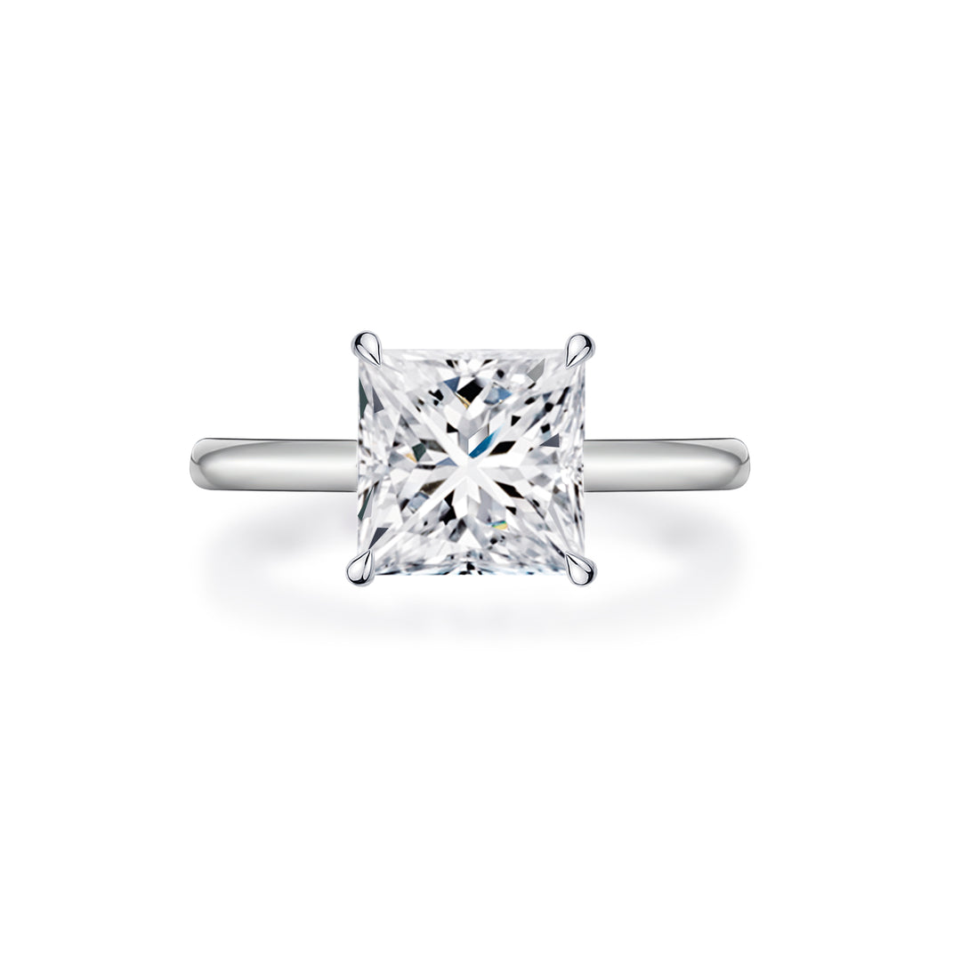 Princess cut diamond engagement ring set in 4 claws