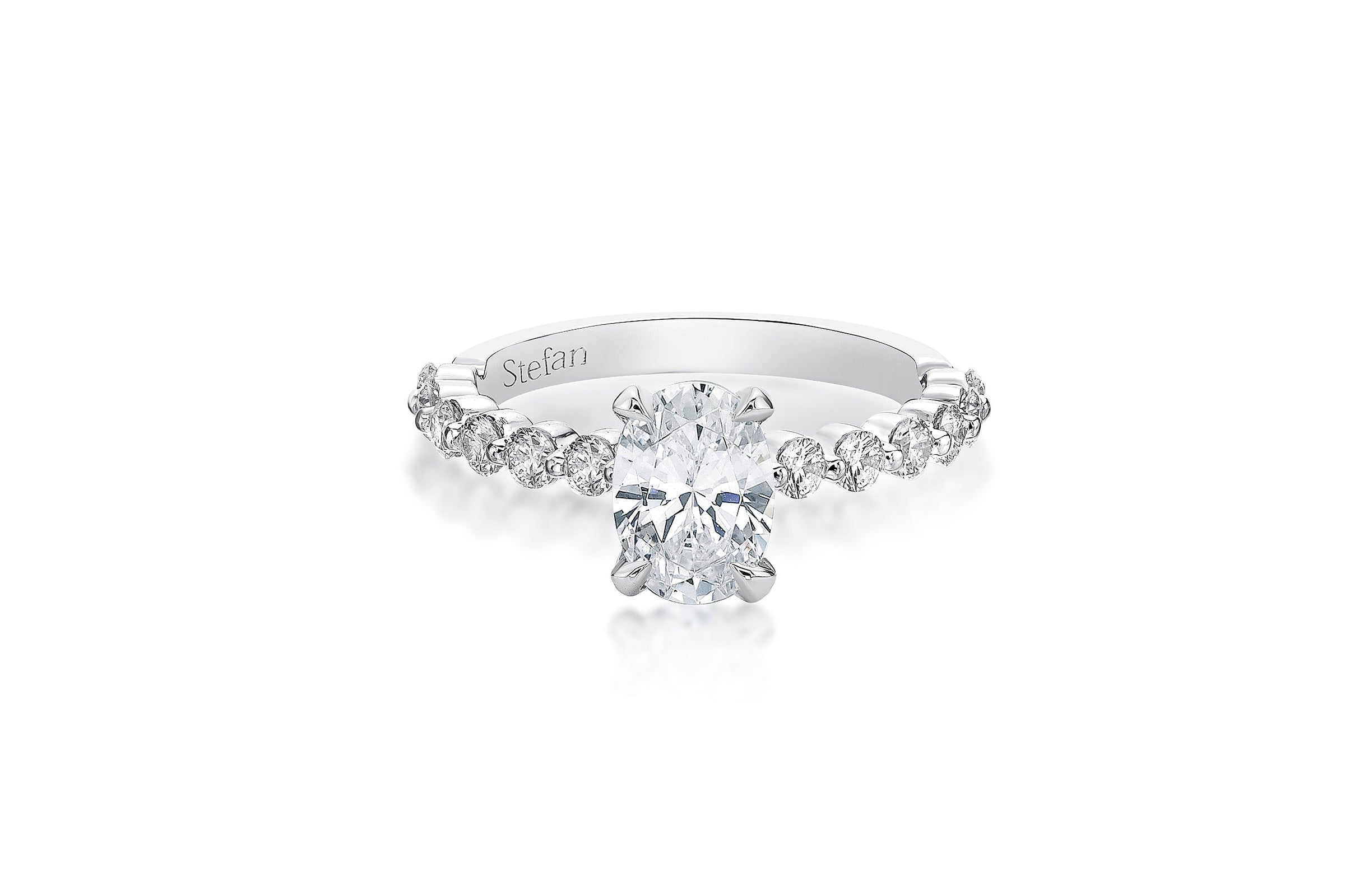 oval diamond engagement rings