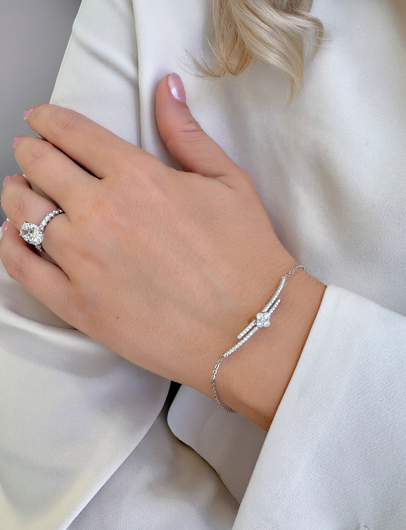 Flower Claw Set Diamond Bracelet