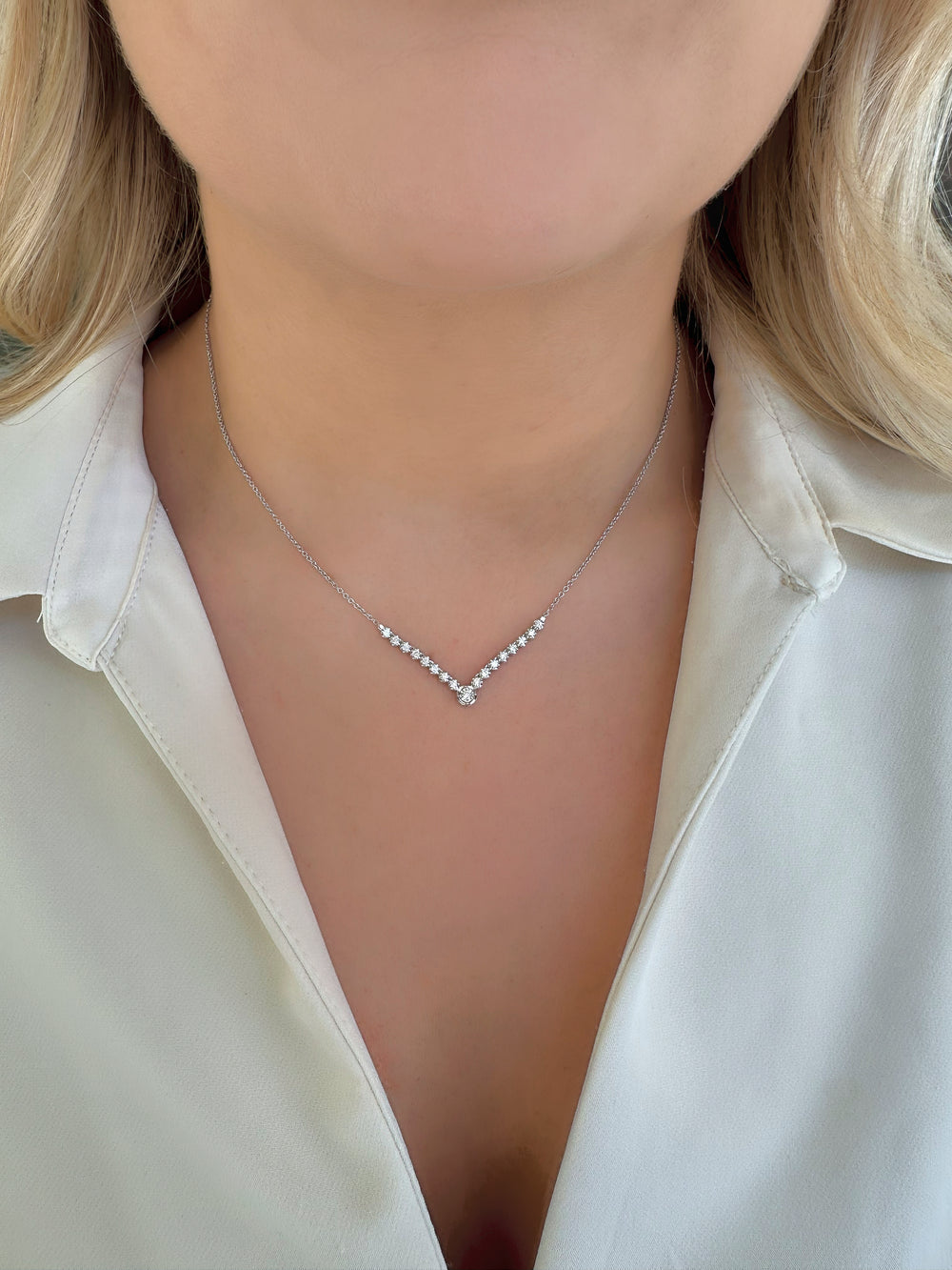 V Shape Illusion Set Diamond Necklace